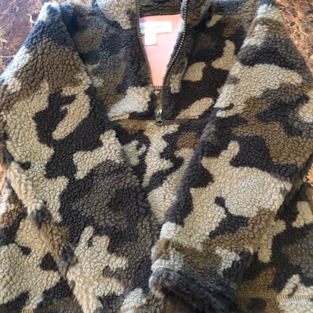 Girl’s Treasure & Bond size 7/8 camouflage zip-up fleece
